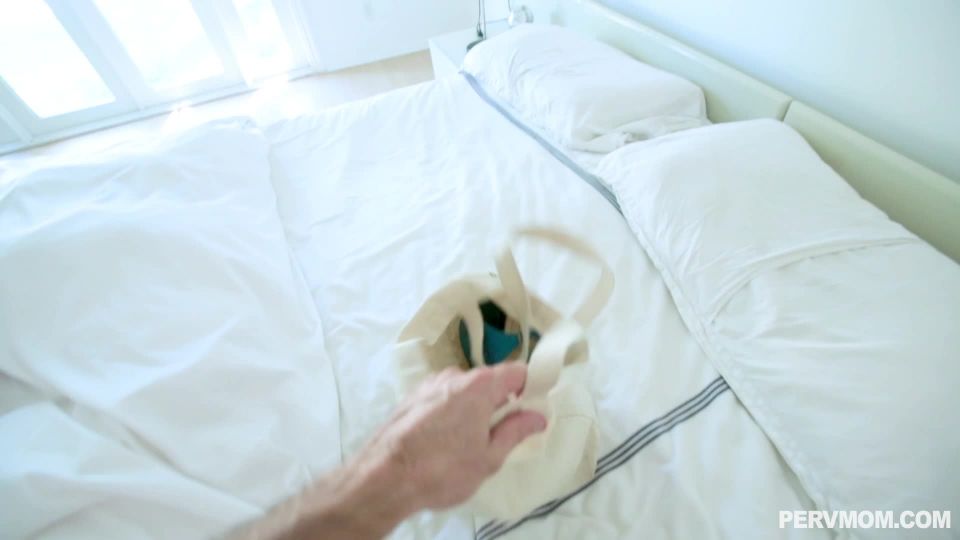 Britney Amber - Poner la F en MILF - Hardcore