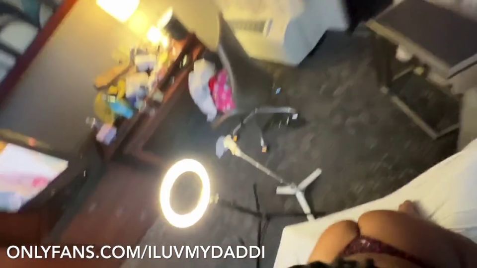 Iluvmydaddi - BBW Coworker comes to the telli after our shift