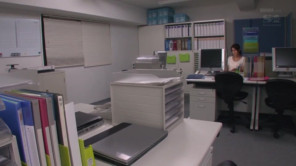 [HD Uncensored] SNIS-329 Deep Throating Slave Volunteer A dark and sober office lady is an excellent mouth urinal Nami Hoshino