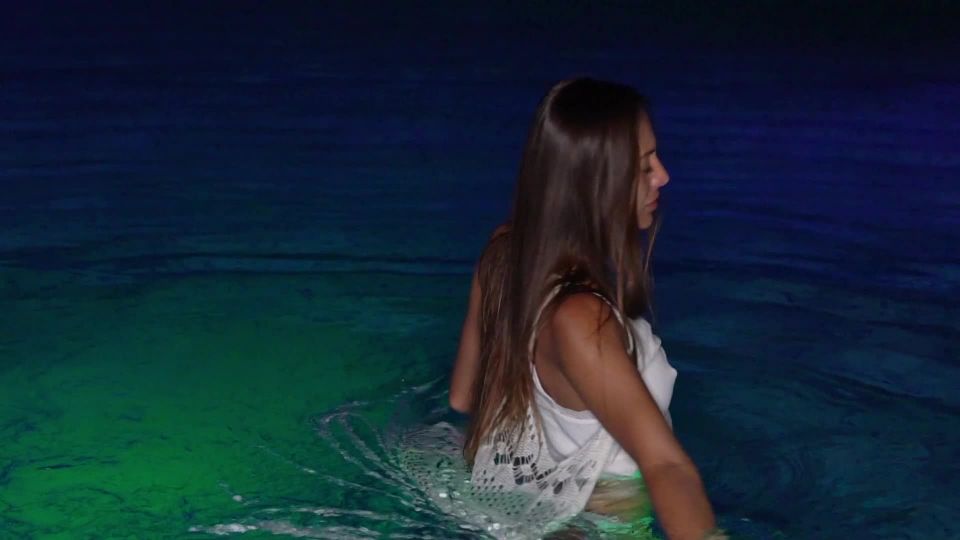 Dominika c peep of nice videoshoot .