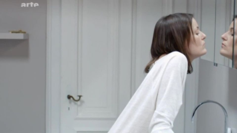 Nicolette Krebitz – Unter dir die Stadt (2010) HD 720p - (Celebrity porn)