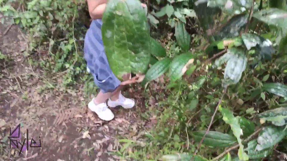 I Knew This Hottie in the Woods.