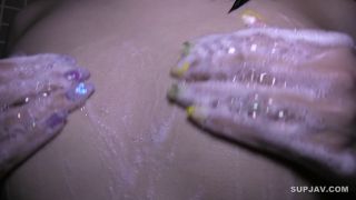 FC2PPV 4681084 中出し後～ザーメン＆潮吹き汁まみれ！びちゃびちゃマンコに電マ指マンで追撃の潮吹き/汁だらけチンポを奉仕洗体/美裸体入浴タイム/自撮りオナニー/おまんこくぱぁ観察レビュ特付