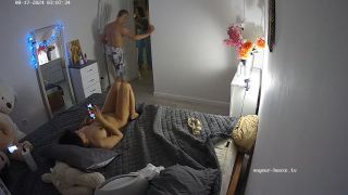 Voyeur - Casa - Selena Carlson y chica invitada trío en el dormitorio 2024-08-17 Cam 2 720P - Amateur