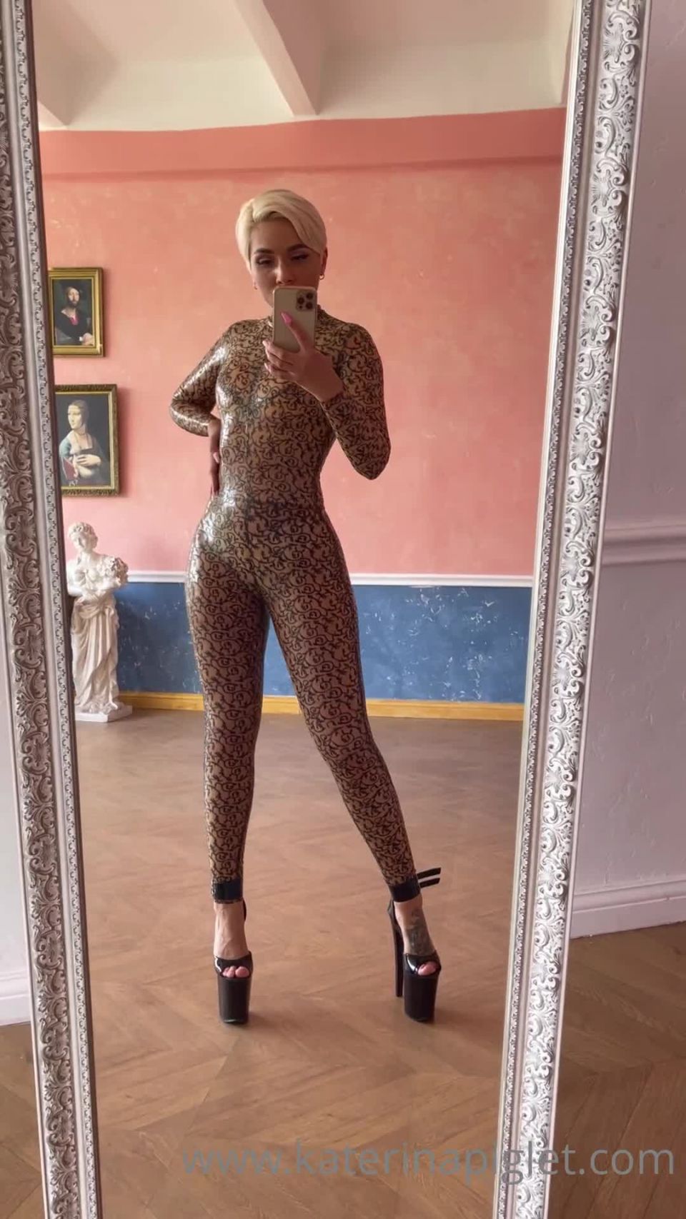 xxx video 20 lesbianas strapon hentai hardcore porno  Katerina Piglet / Onlyfans Katerinapiglet - uno de los más suaves catsuit aunque el efecto de látex es poco visible 25-09-2021 - OnlyFans  hardcore