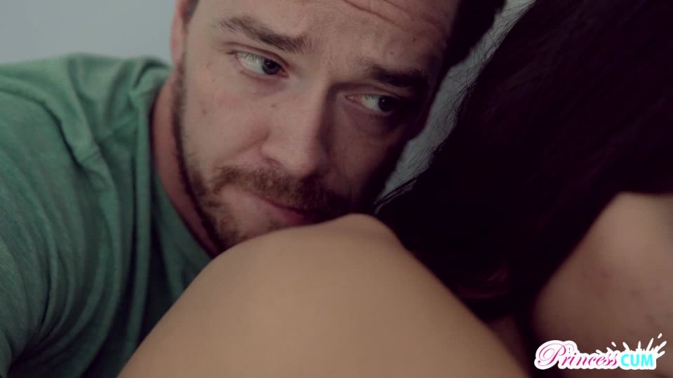 Dana Wolf, la tuberia de porno... finge enfermar a Dick