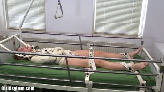 7168 Oxana salvaje chica atada abajo- 05