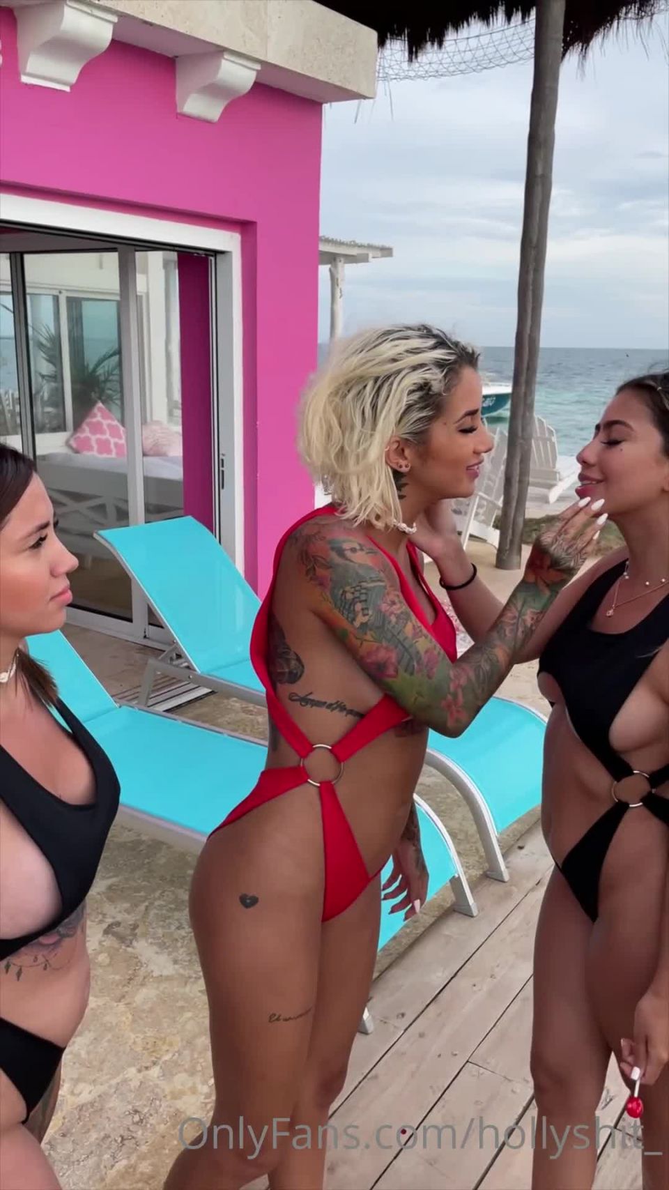 Holly Shit () Hollyshit - les envie a todos un videito para que lo disfruten como nosotras lo hicimos nos besamos de 15-05-2021