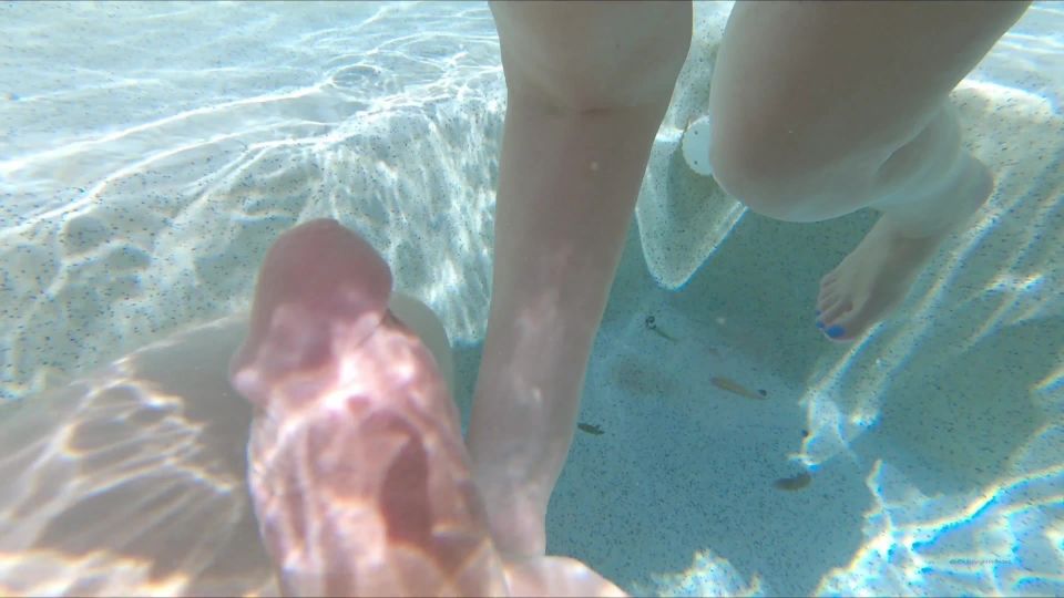 [Onlyfans] sexymatureaussielady-27-10-2019-12990542-Getting fucked doggie in the pool Sucking coc