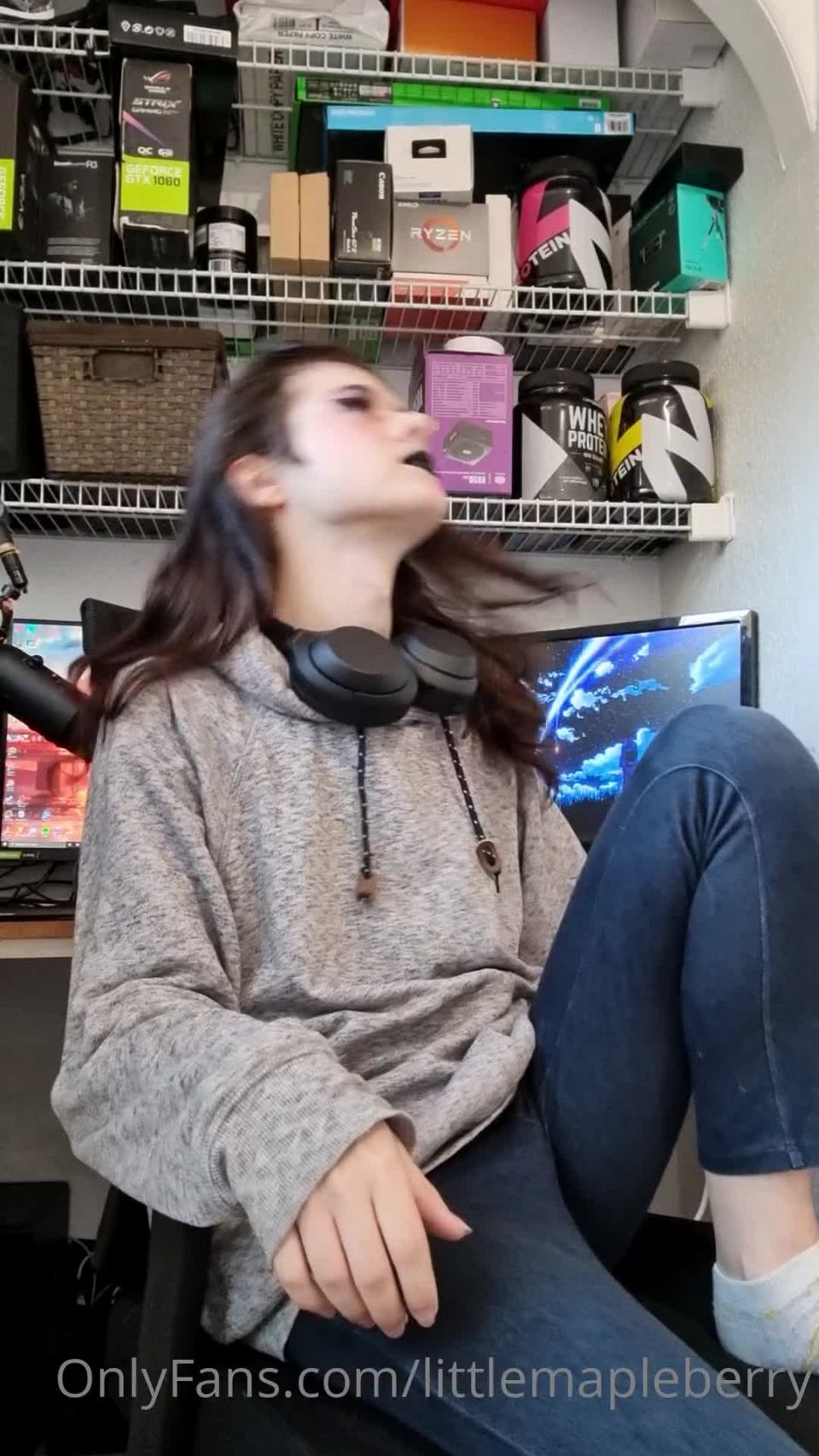 LittleMapleBerry () Littlemapleberry - i wanna post more sfw stuff here aswell so this is the beginning of that heh 20-10-2021