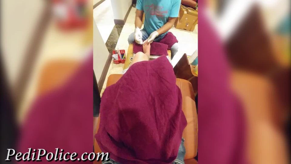 clip para adultos 42 PediPolice - Misterio del Dedo Medio - HD 720p - fetiche - pies porno holly michaels femdom