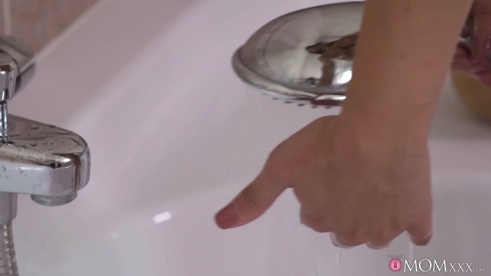 Amy Red Anissa Kate Lola Bulgari - Two teens wild threesome with MILF