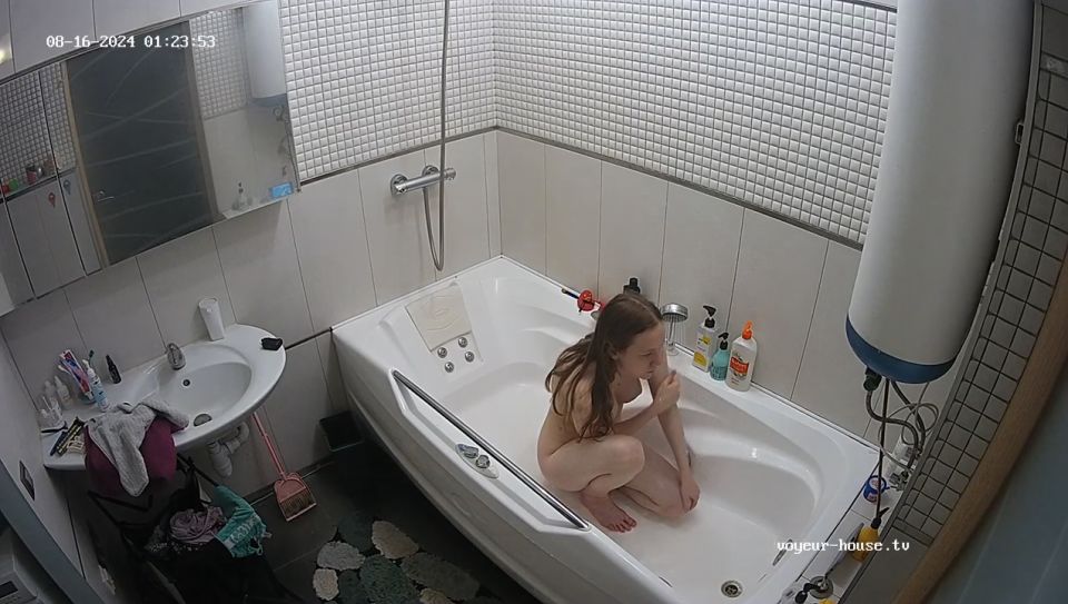 Baño de amigos de arte, 16 08 2024 720P - Voyeur