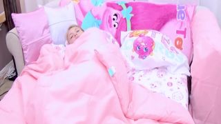 Hannah Hays Swallows Cum (Feet porn)