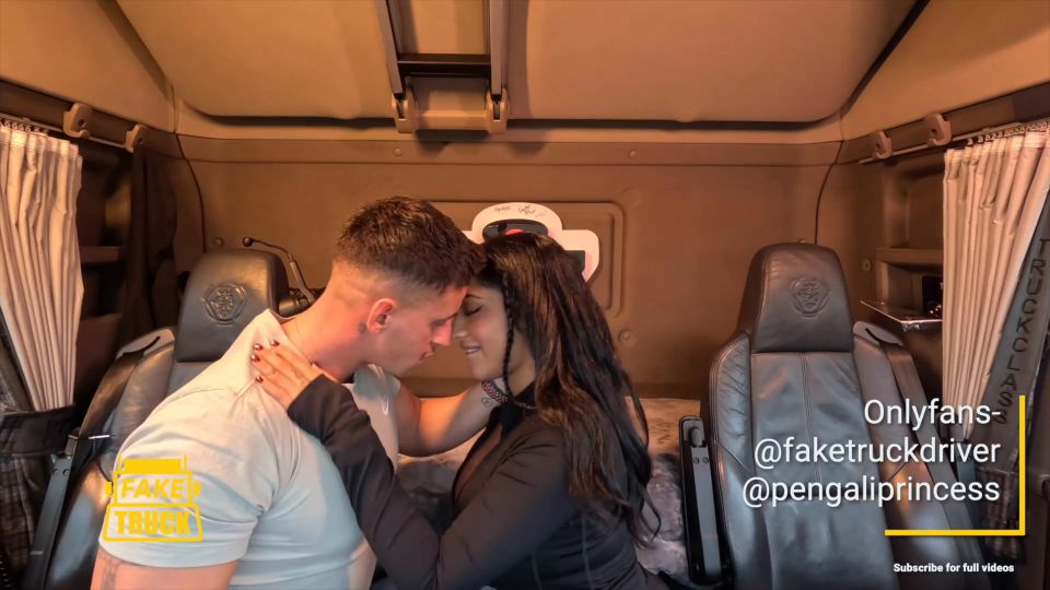 6285 Gimnasio Stranded Chica Yasmina Khan se folla en el falso T...