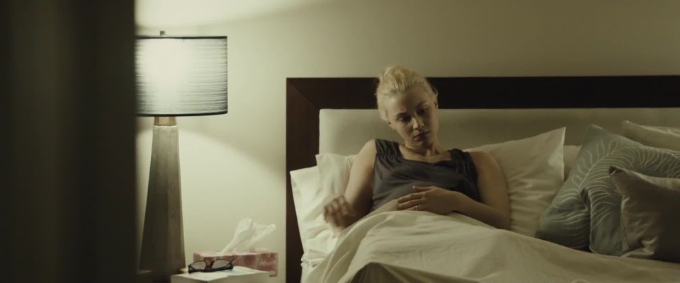 Sarah Gadon – Enemigo (2013) HD 1080p - (Celebridad porno)