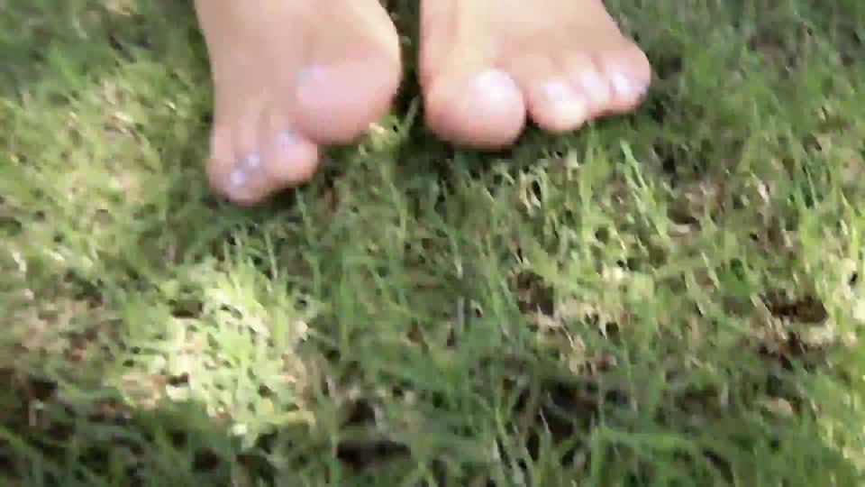 Footfetish 19yo Vanessa & 21yo Cynthia - Latina Friends Teen Feet At The Park - Foot Fetish
