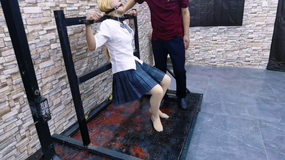 飞天原创 今天把JK女毒犯希希紧锢在拘束架上 凉兮_edit (Japanese porn)