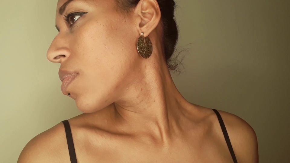 Neck fetish love (Ebony porn)