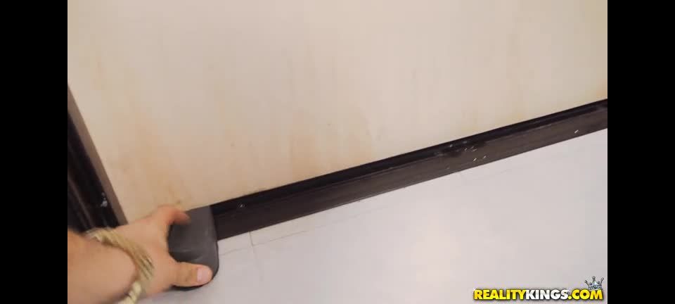 Hadley Viscara Break de baño rápido (Tetas grandes porno)