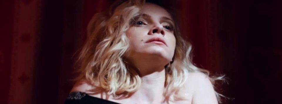 Laure Massard - Entre loup et chien (2017) HD 720p - [Celebrity porn]