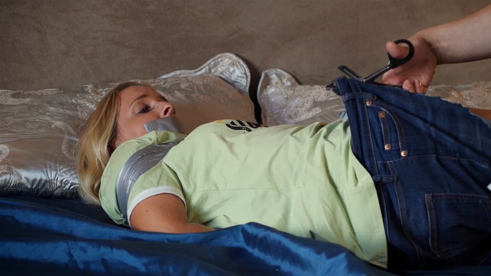 Bex White Taped and Stripped for her Diamonds (VID0685, 1080p MP4).