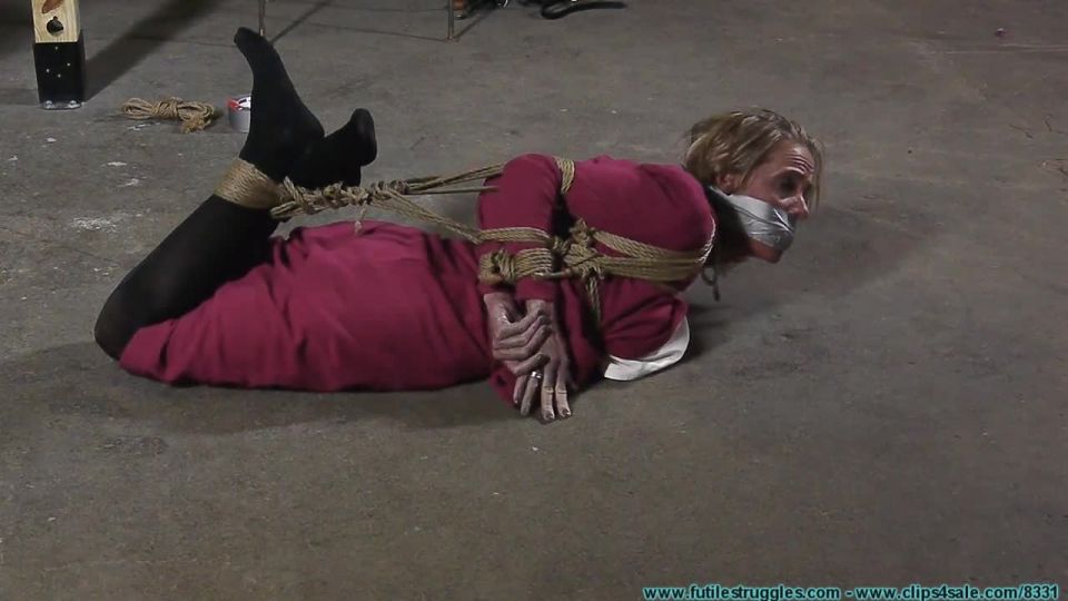 gratis video en línea 4 Armani Knight CEO to Bondage Toy 1 Hogtied Parte 2, Charlotte bdsm en bdsm porno