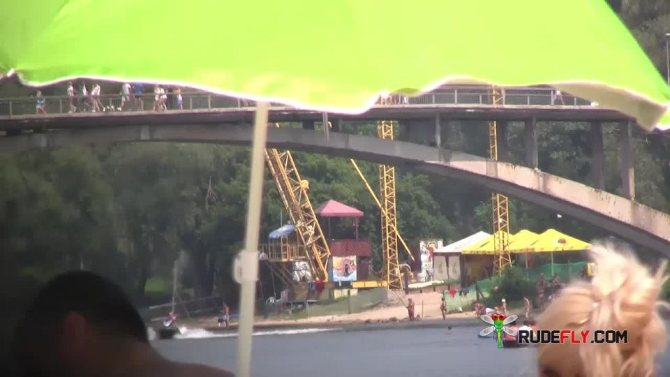 Amateur make fun at a nude strand  2