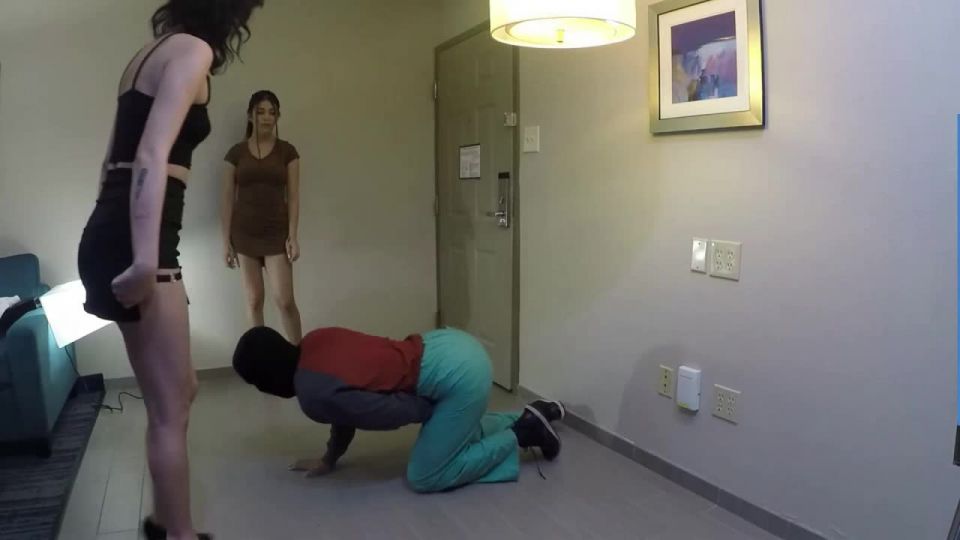 7110 Ballbusting, Femdom, humiliation