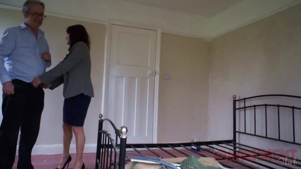 [GetFreeDays.com] 035.Beaten sobre ropa de bdsm de la cama-end