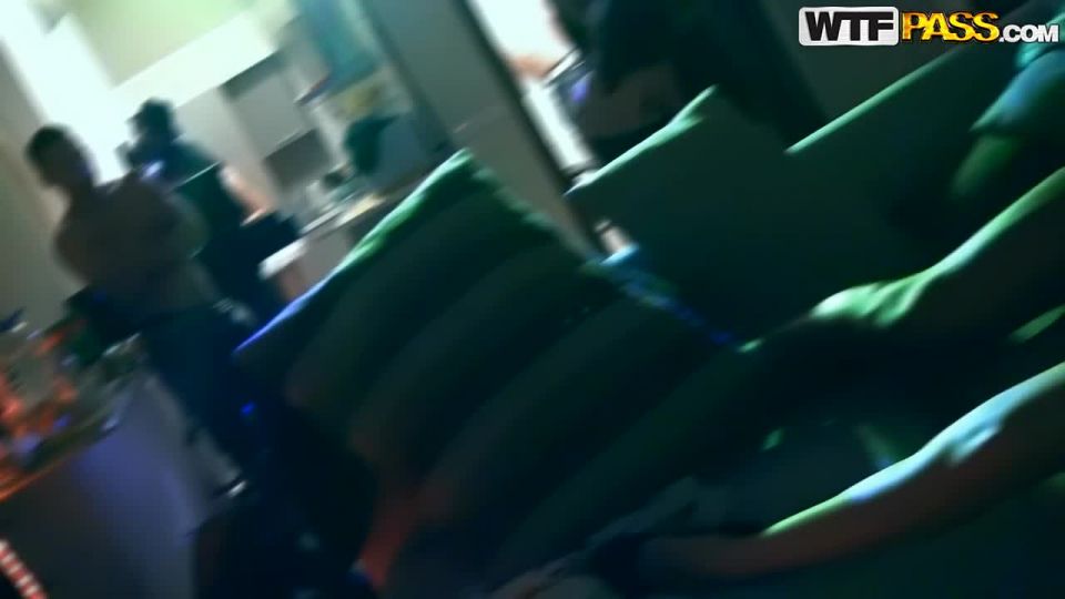 [SITERIP] CollegeFuckParties e370 5566 hd