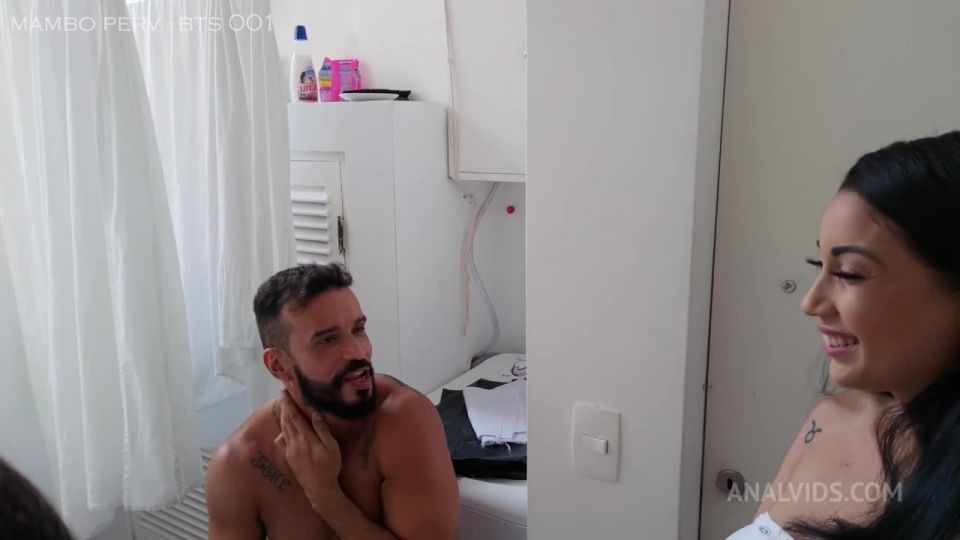 Kelly Oliveira, Khali Noire, Valentina Pink, Polly Petrova, Candy Crush - BTS from MAMBOPERV's unreleased scenes OB047 - Double Penetration