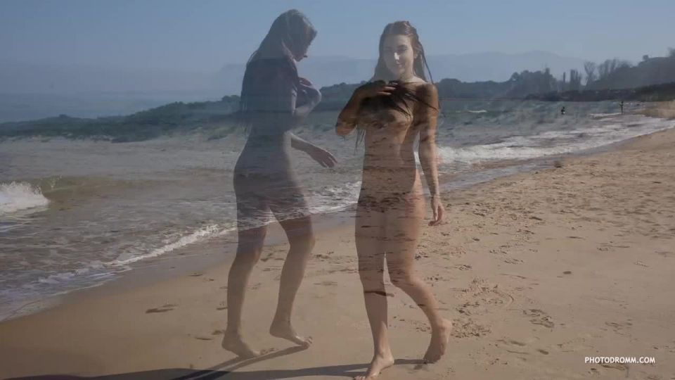 Photodromm presents  20190605  Niemira  Walking on the Sand 4
