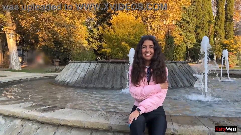 Katty West - Minipack 2 Katty West muestra sus tetas en un parque público