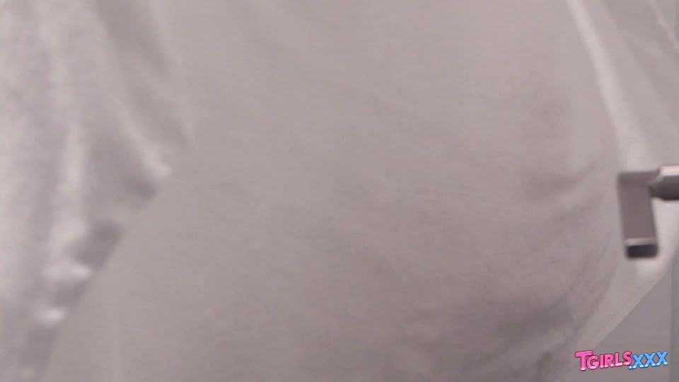 Ella Venu / Ella Venus Gets Wet! Download New Porn Video...