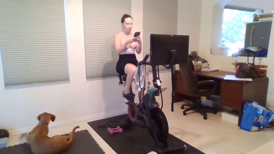 brittibratti 2023-08-14 Stream started at 08142023 0104 pm  Happy Monday!