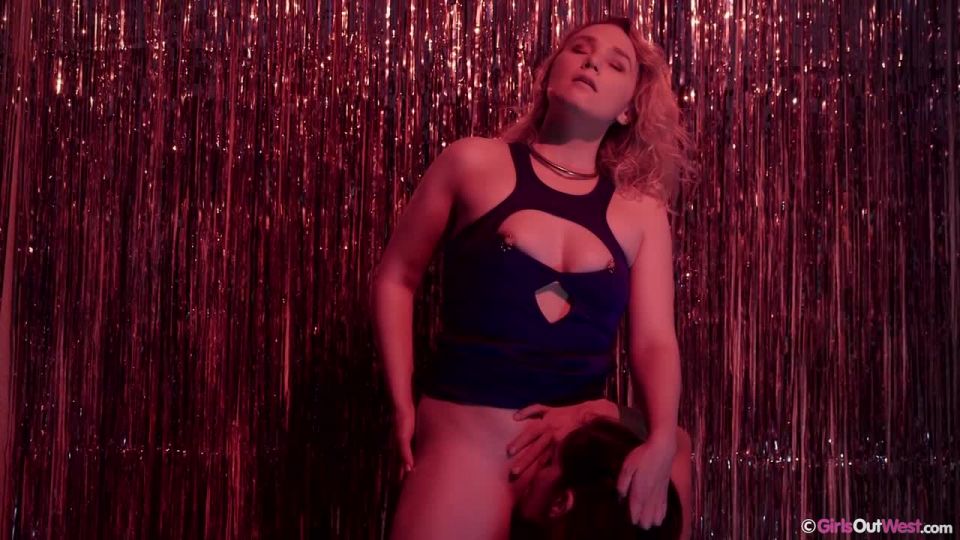 gratis en línea video 13 lexi sindel femdom imperio Katie & Kim - Romance piso de baile pt1, videos - chica / chica en femdom porno