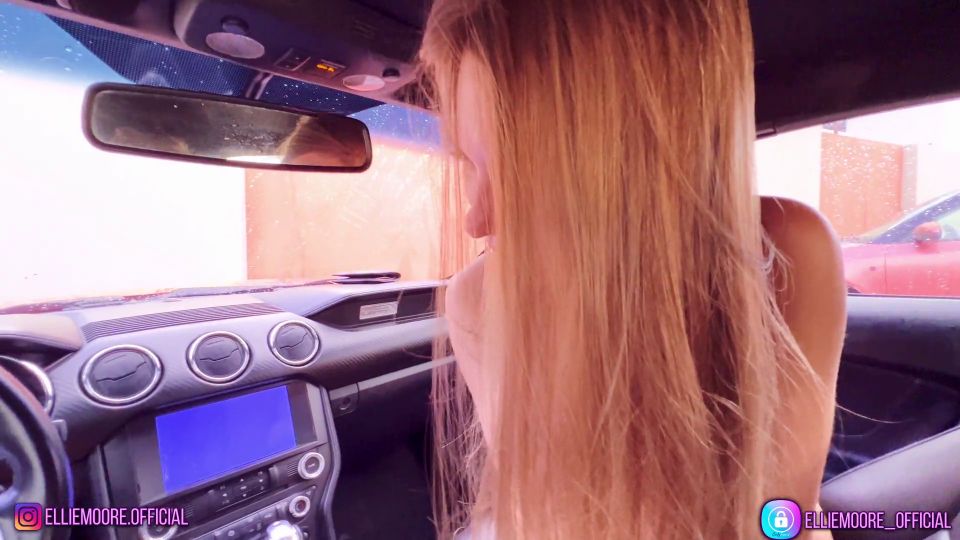 Ellie Moore - Se enamoró y dio una mamada en público en un coche [1080p] - Adolescente