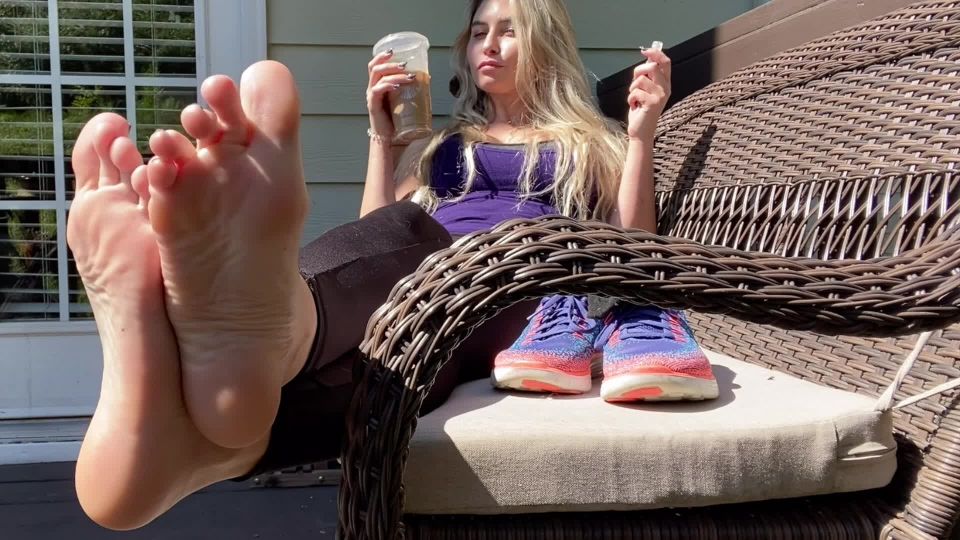 Kerri King - Outdoor Ignore and POV Foot Drain JOI
