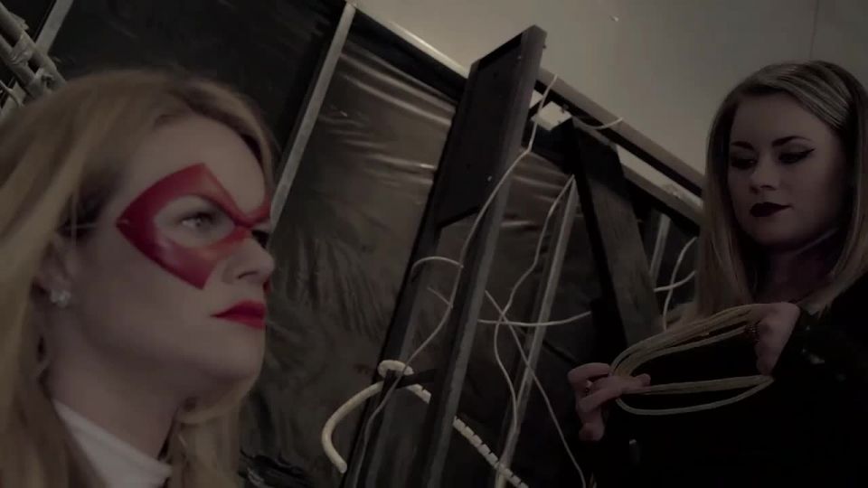 Amber McAlester – Coacción