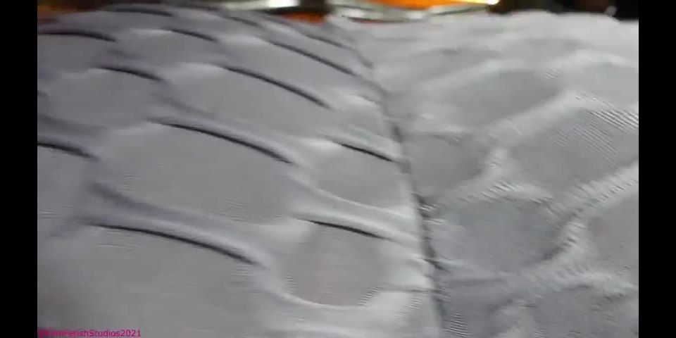 video 45 mujeres mariquita cornudo femdom porno  aplastado en el gimnasio – Princesa Viktoria – FILTH FETISH STUDIOS  femdom