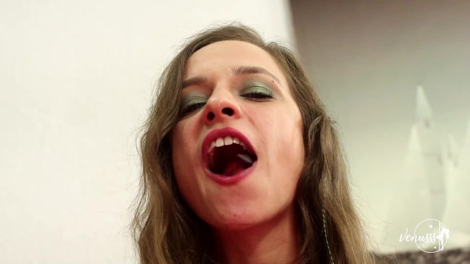 Venusss Fetish - My instinct is to eat you alive - Chewing