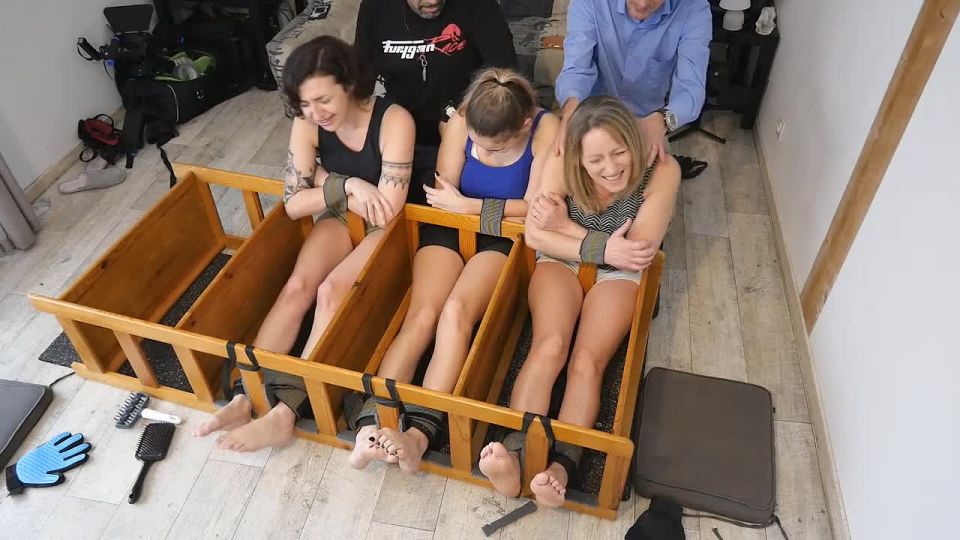 FrenchTickling – 6 Ticklish Feet For 2 Lucky Ticklers Tickling!