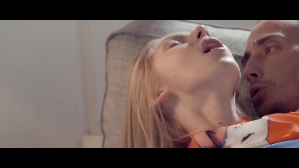 Angélica - Sexo con un fotógrafo después de una sesión de fotos en el estudio Full HD - Joven adolescente