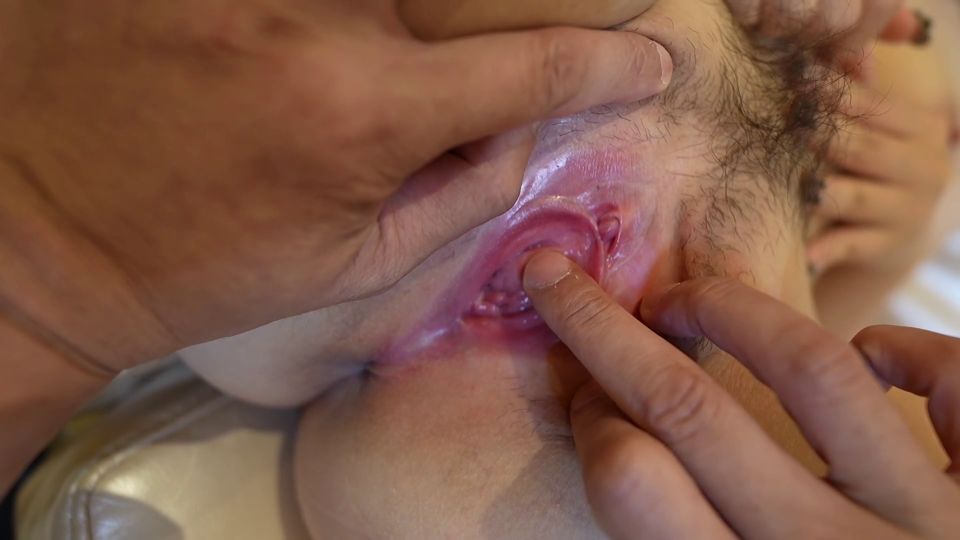 FC2PPV 4523359 A beautiful woman born from inflation! I'm in love with the bod.