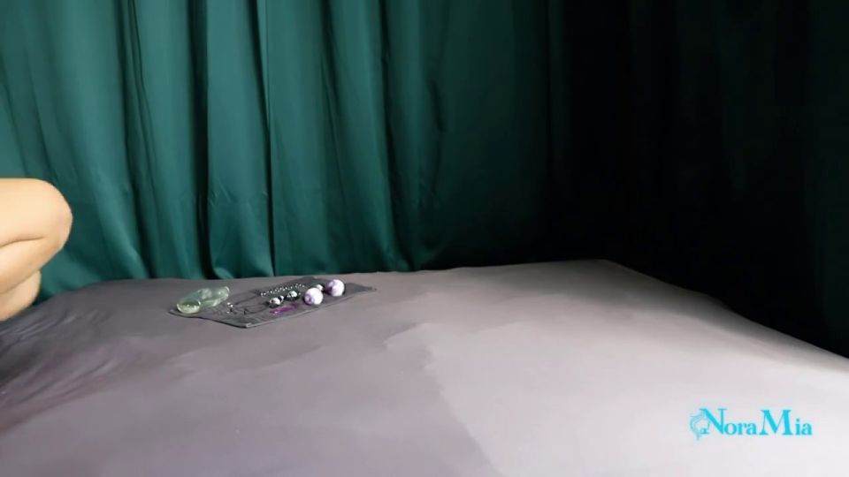 Noramia1994 - Puta croata entrenamiento anal chica y puños culo