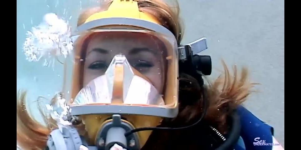 SexoUnderwater e0566 Masturbación de la máscara de cara completa (mp4)