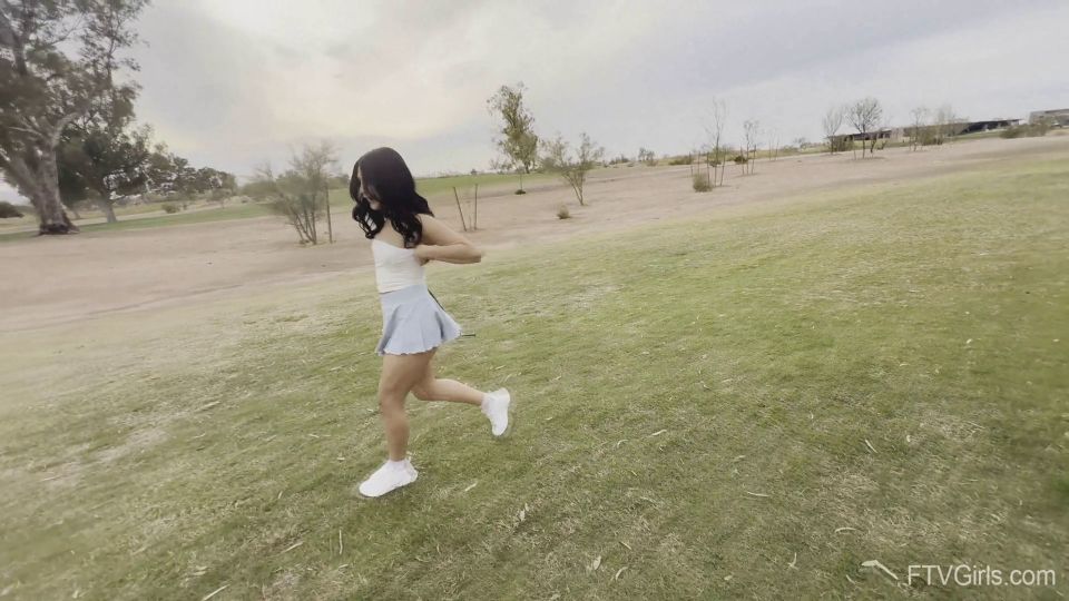 Sasha Reign Teasing alrededor de la ciudad [03.29.25] [1080p]