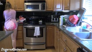 DiaperedonlineAlisha Alisha Cleaning Kitchen
