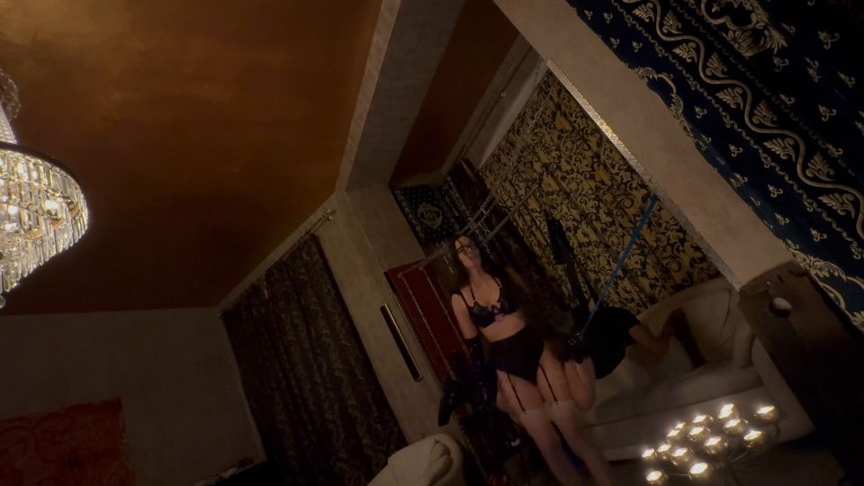 Femdom Maitresse Parker - El placer regresa en la honda para la segunda parte de la femdom